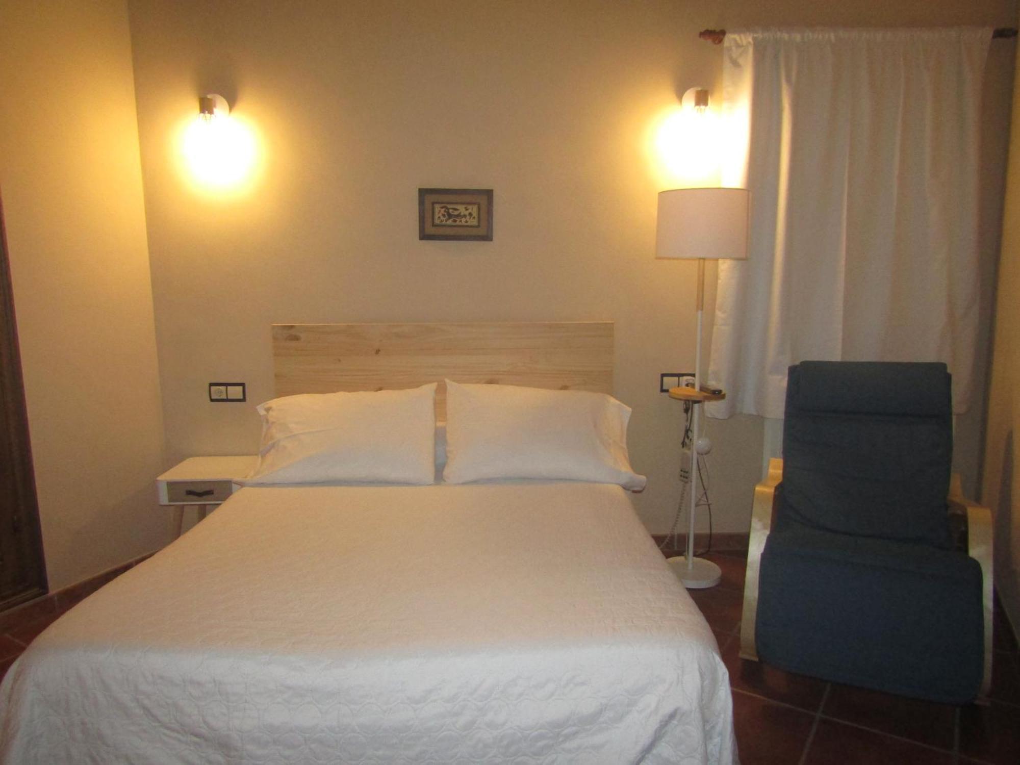 Hostal Paquita Allepuz Екстериор снимка